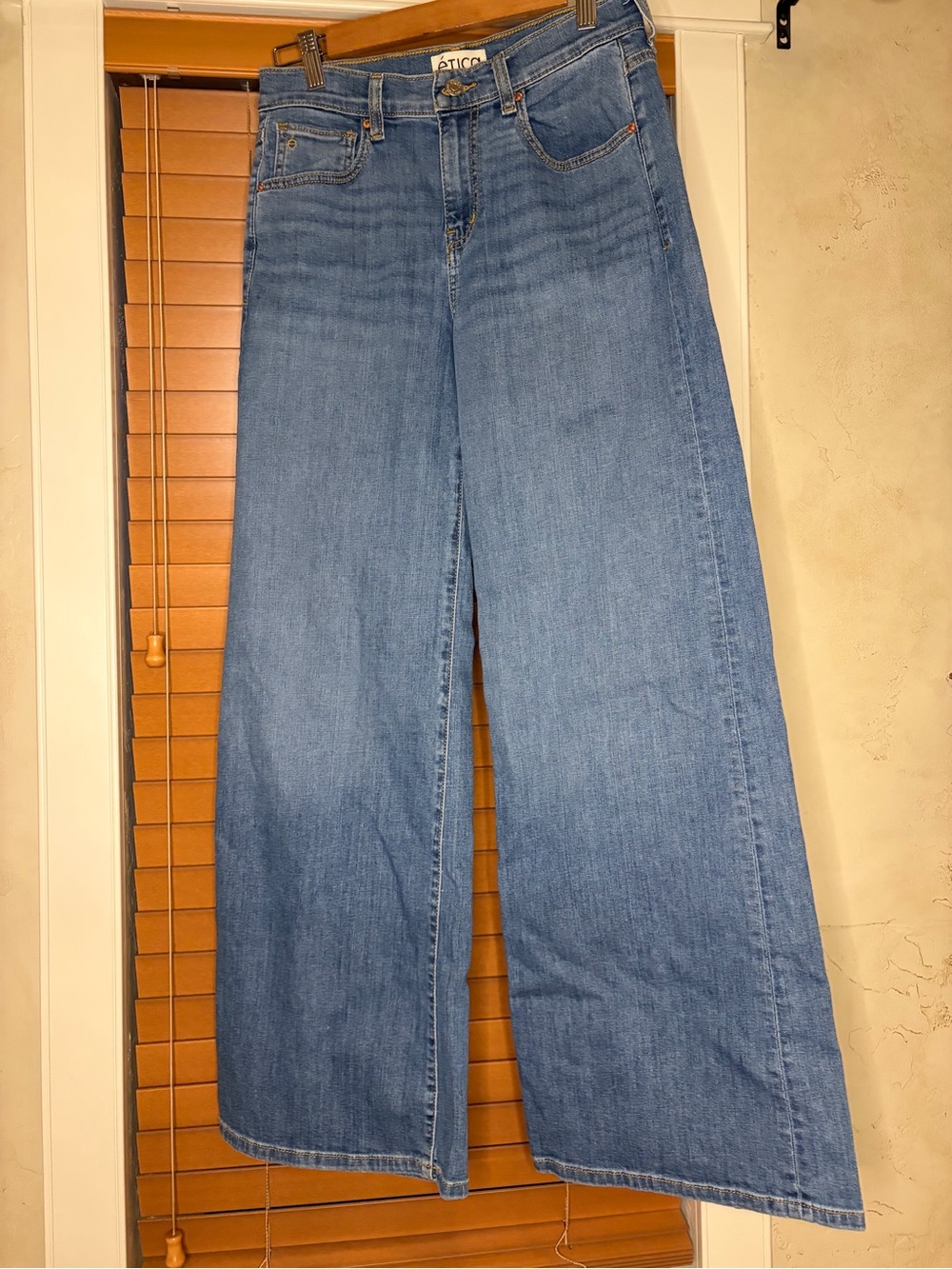 Etica Wide-Leg Jeans in Medium Blue Denim